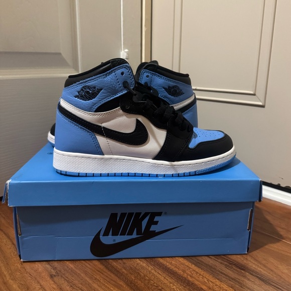 Nike Jordan 1 Retro High OG UNC Toe - Picture 5 of 5